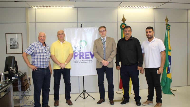 Foram tratados assuntos de interesse do município com relação ao atendimento do IPE, na cidade.