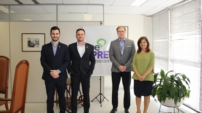Deputados Fábio Ostermann e Giuseppe Riesgo visitam o IPE Prev