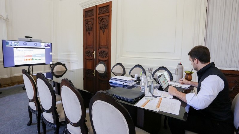 Antes de detalhar a proposta, Leite e o secretário Marco Aurelio apresentaram um panorama das finanças gaúchas
