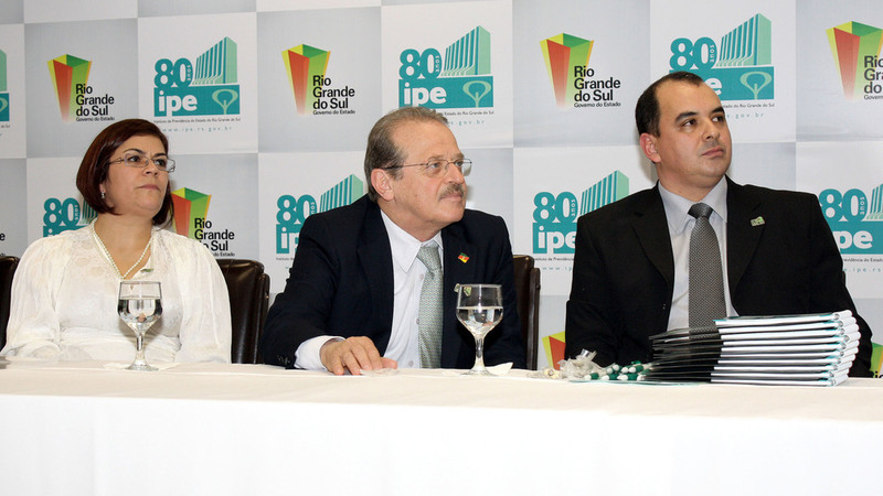 2011081116535080-anos-solen-com-governador-106.jpg