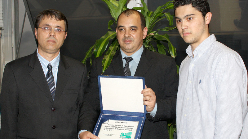 20111004154411ipe-300911-presidente-recebe-homenagem-037.jpg